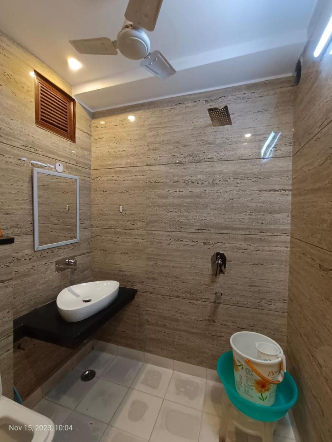 Hotel Perfect Spot- Main Bazar - Walking Metro Station Nova Deli Exterior foto