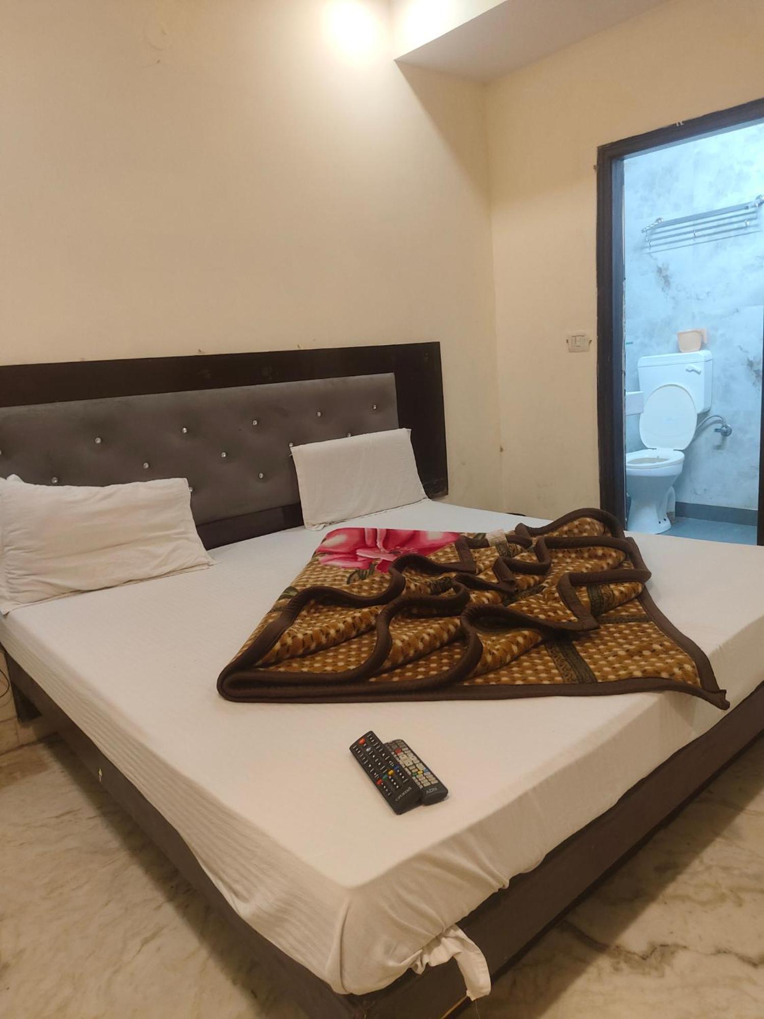 Hotel Perfect Spot- Main Bazar - Walking Metro Station Nova Deli Exterior foto